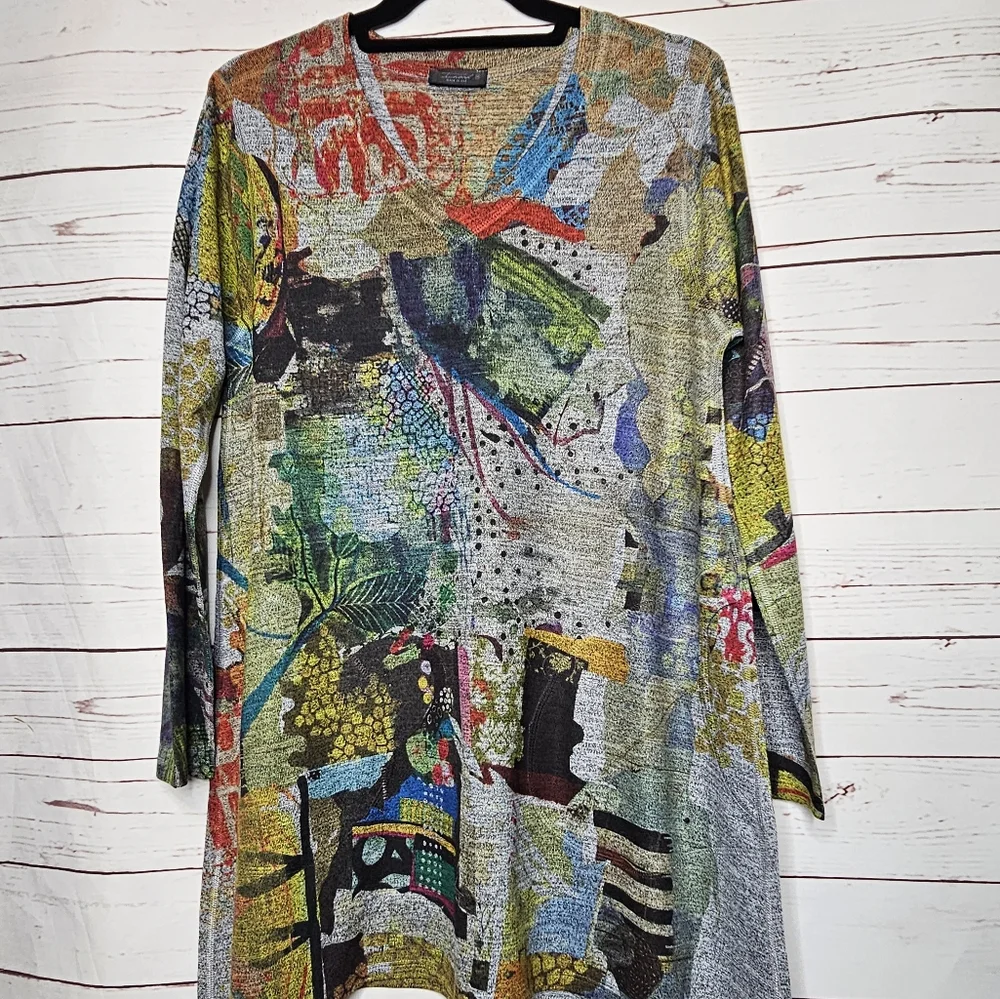 Inoah Wearable Art Long Sleeve V-Neck Bold Tunic - Picture 6 of 14